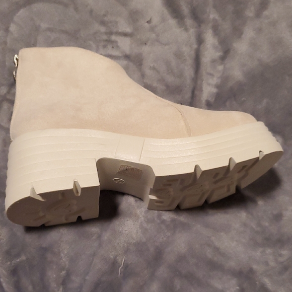 Stylish Cream Platform Ankle Boots - Picture 5 of 10